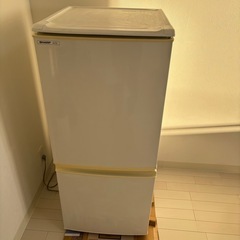 シャープ ノンフロン冷凍冷蔵庫 SJ-714-Wの画像