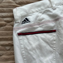 adidas ゴルフウェア　メンズ　白いパンツの画像