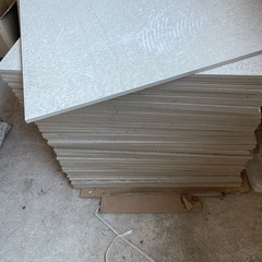 DIYに最適🎶 アウトレット品 600×600タイル 中国製 の画像