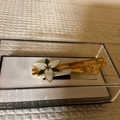 北海道大学ネクタイピンとオマケのネクタイの画像