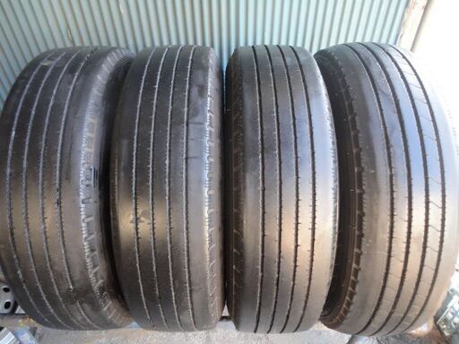 ヨコハマ　PROFORCE RY01　205/70R17.5　115/113N LT　4本　7〜8分溝1本と6〜7分溝3本　2025年製　傷有り