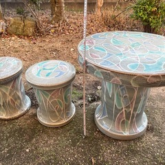 屋外用テーブル＆スツール3脚セットの画像