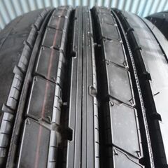 ブリヂストン　V-STEEL RIB　R173　215/70R17.5 123/121J　2本　10分溝　新車外し　ほぼ未使用　長期保管品！の画像