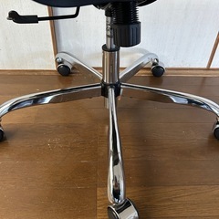 デスクチェア 回転式　高さ調整の画像