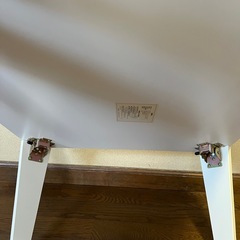 ホワイトテーブルの画像