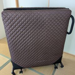 折り畳み式シングルベッド（キャスター付き）の画像