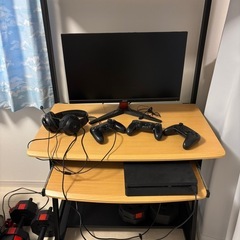 【取りに来れる方限定】パソコンデスクの画像