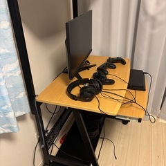 【取りに来れる方限定】パソコンデスクの画像