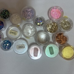 ネイルパーツセット 多色 ストーン ビーズ ケース付きの画像