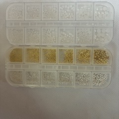 ネイルパーツセット 多色 ストーン ビーズ ケース付きの画像