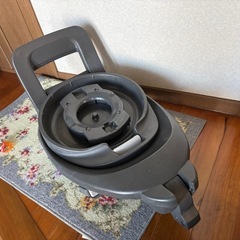 コンビ　ザエス　　チャイルドシート一式　
の画像