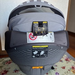 コンビ　ザエス　　チャイルドシート一式　
の画像