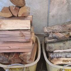 MIX薪、4カゴ全部、1枚目写真のみ杉極太、後は広葉樹、薪ストーブの画像