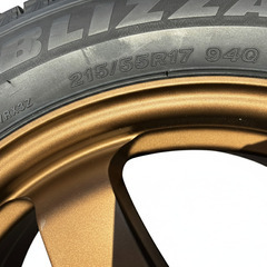 【超美品・極上バリ溝】ヤリスクロス他！ BS最高峰スタッドレス VRX3 (215/55R17) 2024年製造の画像