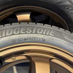 【超美品・極上バリ溝】ヤリスクロス他！ BS最高峰スタッドレス VRX3 (215/55R17) 2024年製造の画像