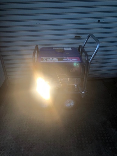 実働　台車付きで動かしやすい　ヤマハ　発電機　EF2300  100V  60Hz  2.3kVA