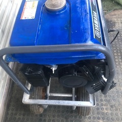 実働　台車付きで動かしやすい　ヤマハ　発電機　EF2300  100V  60Hz  2.3kVAの画像