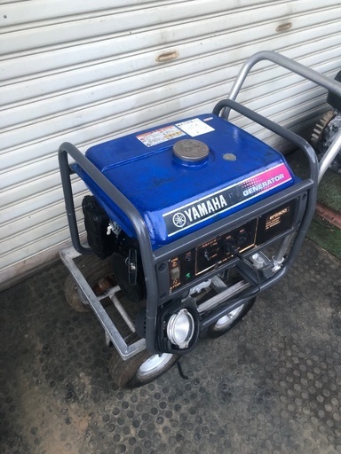 実働　台車付きで動かしやすい　ヤマハ　発電機　EF2300  100V  60Hz  2.3kVA