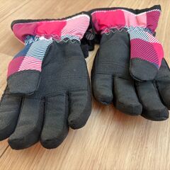 159：雪遊び用グローブ　スノボー　子供用　KIXISM　ピンク系　柄付き　中古　キレイの画像
