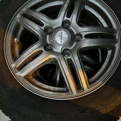 スタッドレスタイヤ（ホイール付き)の画像