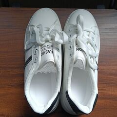 新品 23.5cm レディース スニーカー ホワイト シューズ 靴 カジュアル(913-Z)の画像
