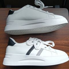 新品 23.5cm レディース スニーカー ホワイト シューズ 靴 カジュアル(913-Z)の画像