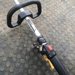 実働　普通のガソリンで動く　ホンダ　4スト　草刈機　UMK425H  の画像