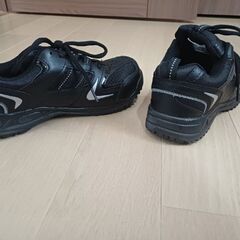 ワークマン安全靴レディース23.5cmの画像