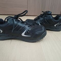 ワークマン安全靴レディース23.5cmの画像