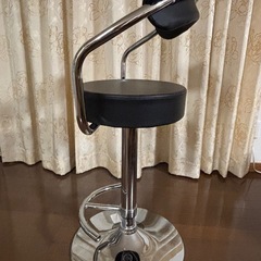 カウンターチェア　昇降機能付き　美品の画像