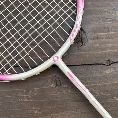 バドミントンラケット IGNIO 白／ピンクの画像