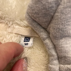 【キッズ】UNIQLO パーカー　もこもこ　グレー　140cmの画像