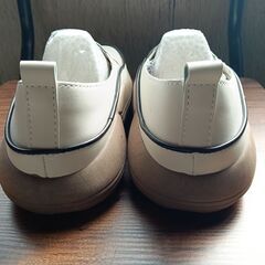 新品 23.5cm レディース スリッポン ホワイト シューズ 靴 カジュアル(914-Z)の画像