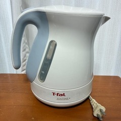 電気ケトル 1.2L ハイパワー1250W スピード沸騰 転倒防止ロック 省スチーム 一人暮らし 直接引取の画像