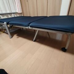 折りたたみベッドの画像