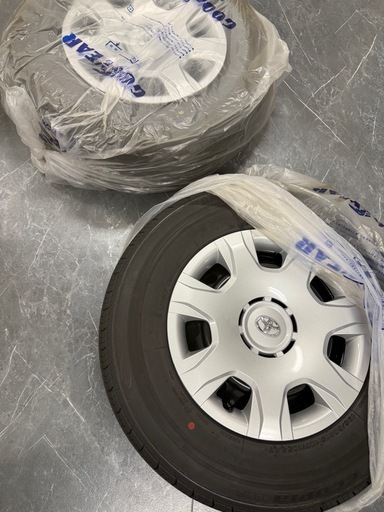 新車外しハイエースタイヤ4本セット
