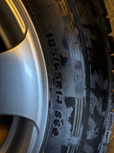 スタッドレス　VRX3 185/65R14 バリ山