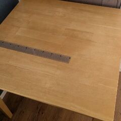 【値下げしました】ダイニングテーブル2人掛け（車で運ぶことも可能です）の画像