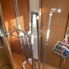 ニトリ　物干し　室内の画像