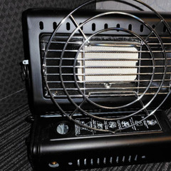 ポータブル カセットストーブ　ブラック グリル付きの画像