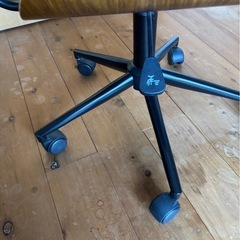 キャスター付き　PCチェアの画像