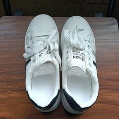 新品 23.5cm レディース スニーカー ホワイト シューズ 靴 カジュアル(918-Z)の画像