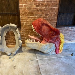 ティラノモニュメント！11月末までオブジェの画像