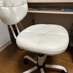 勉強机と椅子の画像