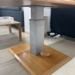 【ジャングルジャングル滋賀草津店】ジモティ来店特価‼ 昇降テーブル ナチュラル J-251125の画像