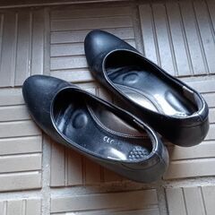 ✤レディースデニムブルーパンプス美品&おまけ黒パンプス2点セットの画像