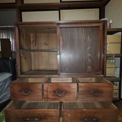 年代物の水屋箪笥になりますの画像