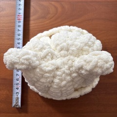 ケーブル編み　ベビー帽子　ホワイトの画像