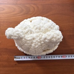 ケーブル編み　ベビー帽子　ホワイトの画像