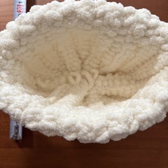 ケーブル編み　ベビー帽子　ホワイトの画像